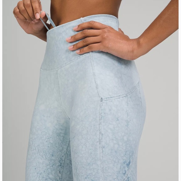 Fast and Free High-Rise Short 10" Size 6 NWT - Picture 4 of 4